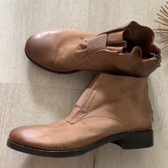 M Maccari shoes leather boots size 39 tan brown ruched distressed zipper NWOT - Picture 3 of 16